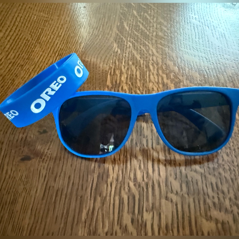 Blue Oreo Sunglasses with Oreo Wristband